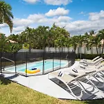 Casa Bermuda By Avantstay Right Across The Street From Fort Lauderdale Beach