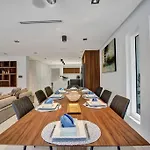 Modern 6 Bedroom Oasis With Pool And Outdoor Bbq