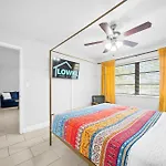 Bayview Apartments By Lowkl
