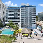 Beach Front 2 Bed Condo - Pool & Tiki Bar