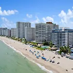Beach Front 2 Bed Condo - Pool & Tiki Bar