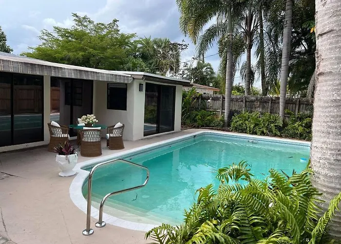 New Spacious 6Bdr Villa Pool Tennis/Airhockey