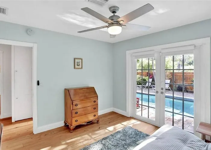 Chic Victoria Park Villa With Heated Pool And Spa