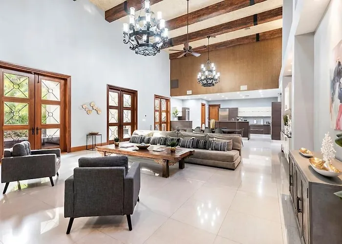 Villa In Fort Lauderdale With Gym Pool Jacuzzi Sleeps 12 Guest