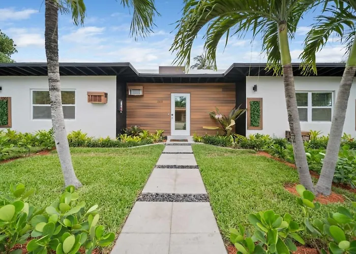 Newly Renovated Tropical Oasis Near Las Olas Beach