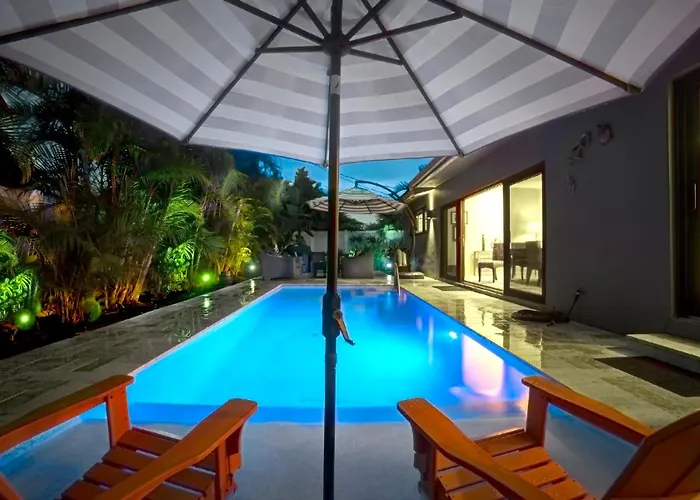 Relax In Luxury - 3 Bed, 2 Bath Oasis With Pool