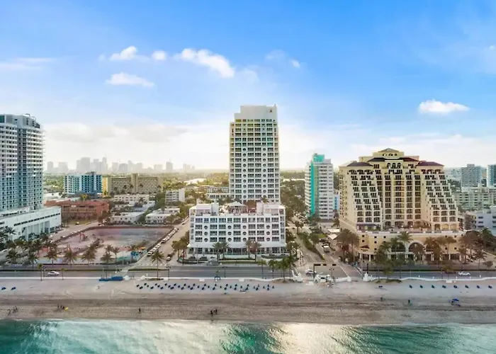 Elegant Beachfront Condo - Your Perfect Getaway!