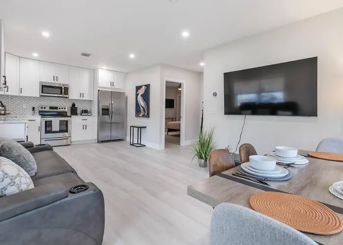 Cozy Victoria Park Retreat Unit 3 - Las Olas Beach