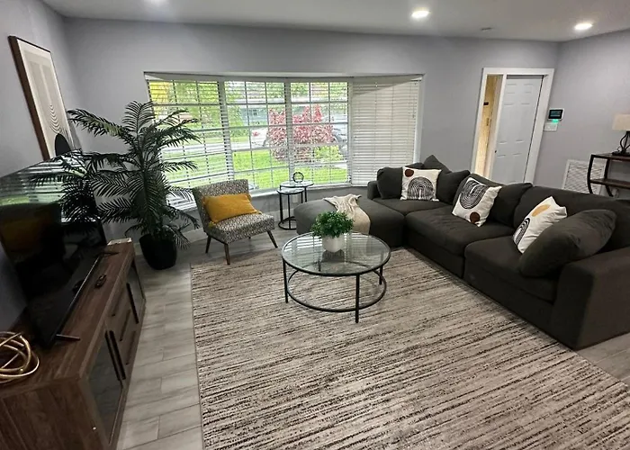 Spacious 4Br 2Ba Oasis With Private Pool