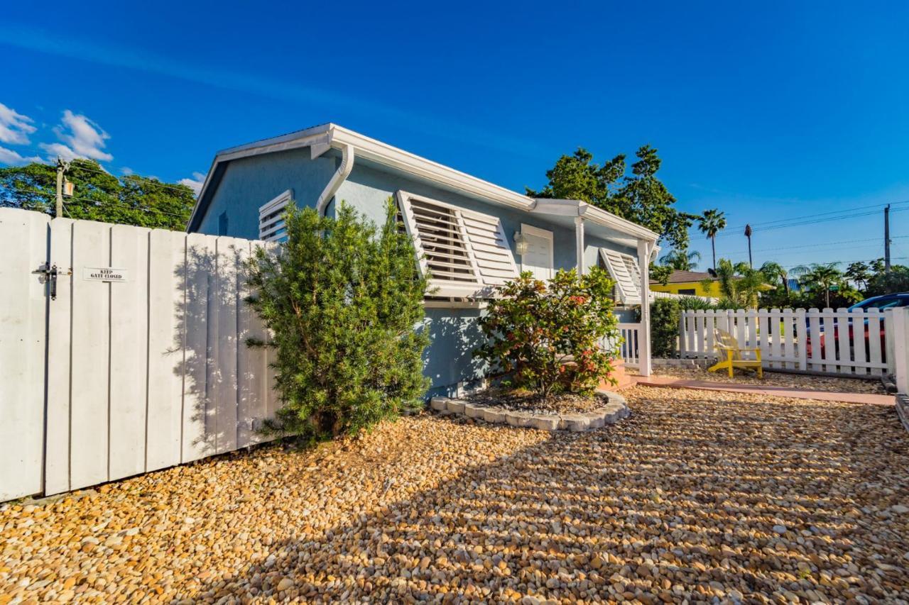 Chairs, Good Kitchen, Wifi On 14th Ave * Fort Lauderdale