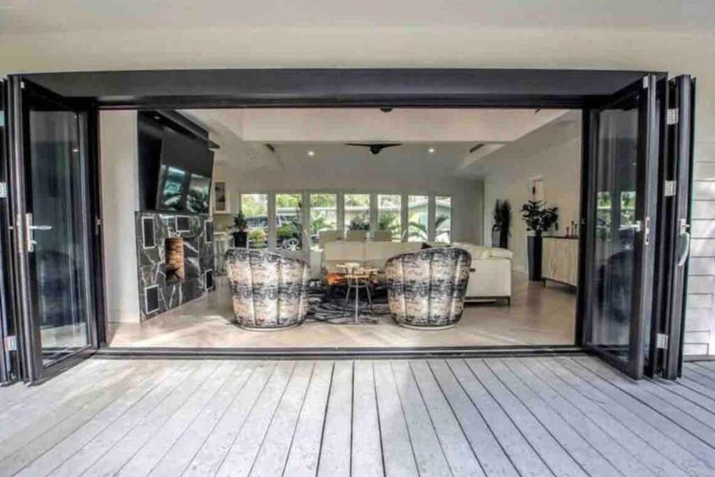 Swaying Palm House Holiday home