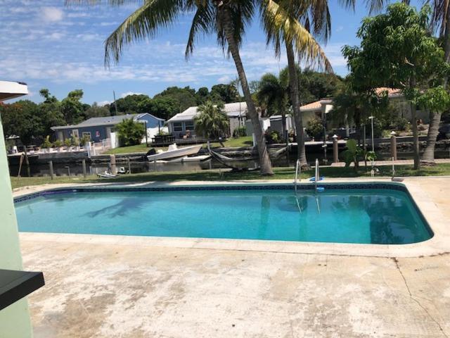 Villa Modern Spanish Villa- Pool- By River-tropical !!! *