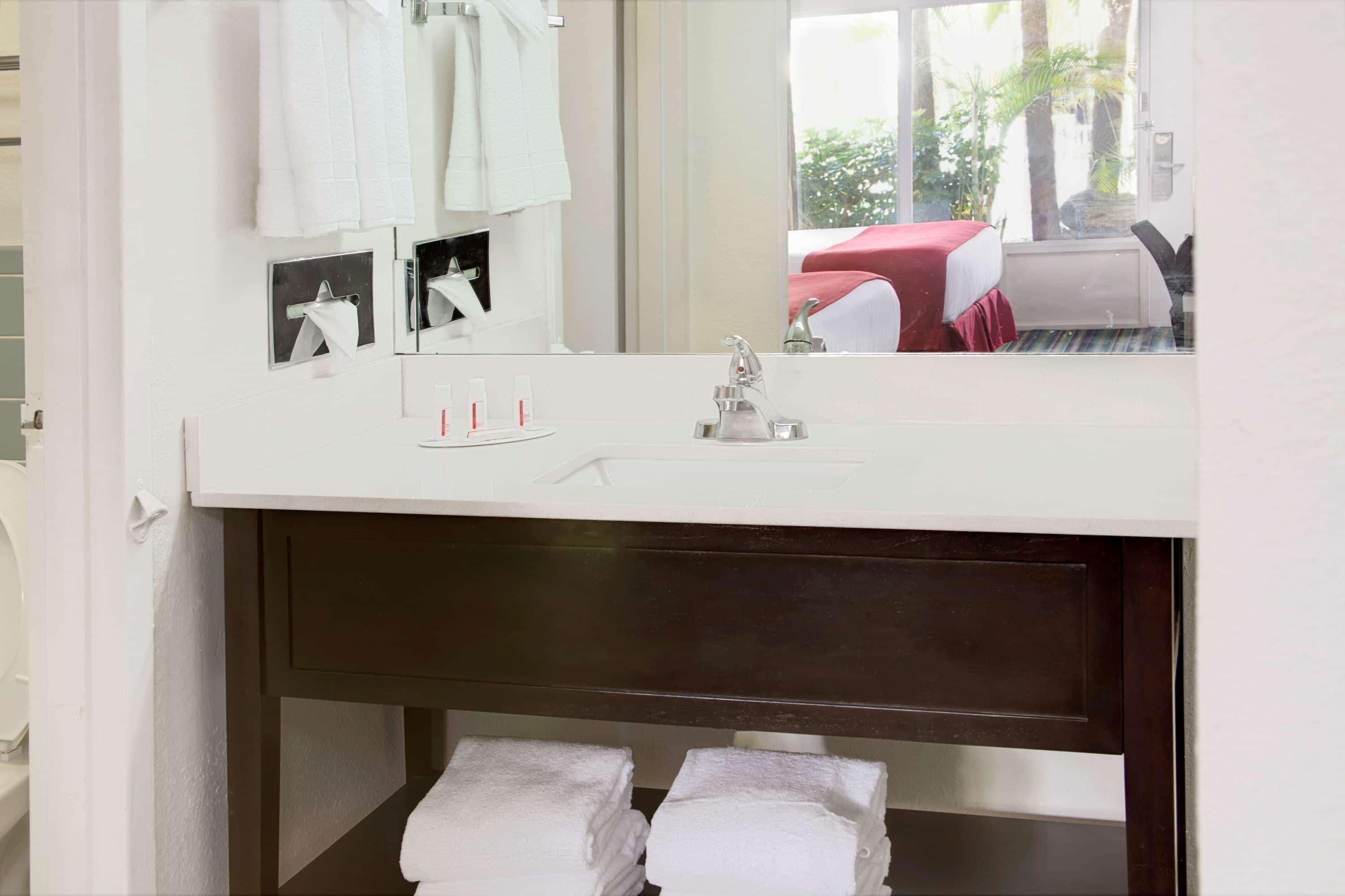 Hotel Ramada By Wyndham Lauderdale Airport/cruise Port Dania Beach