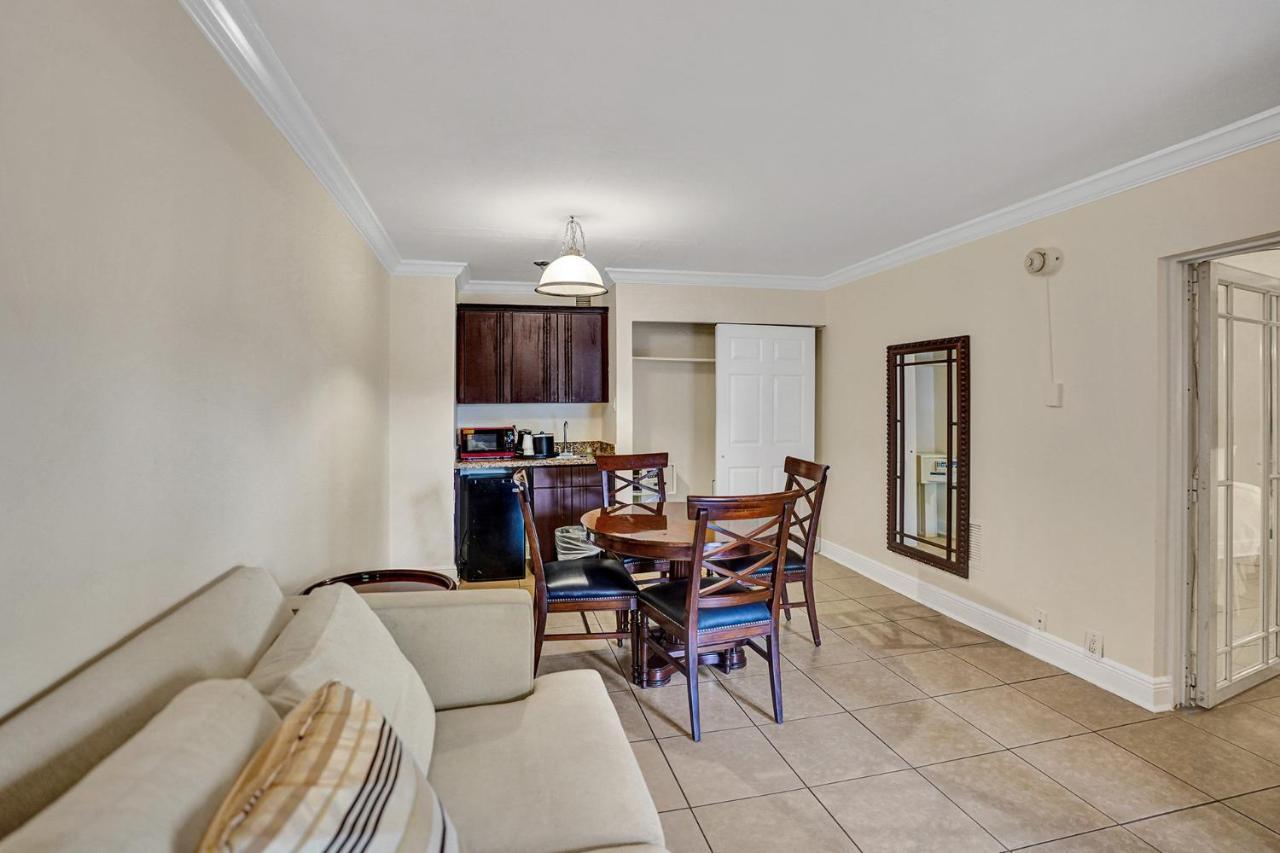 Lauderdale Grand Oakland Park