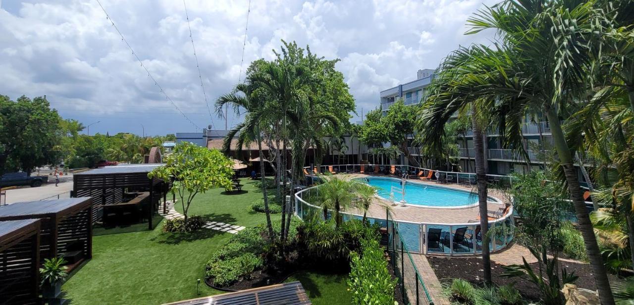 Lauderdale Grand Hotel Oakland Park