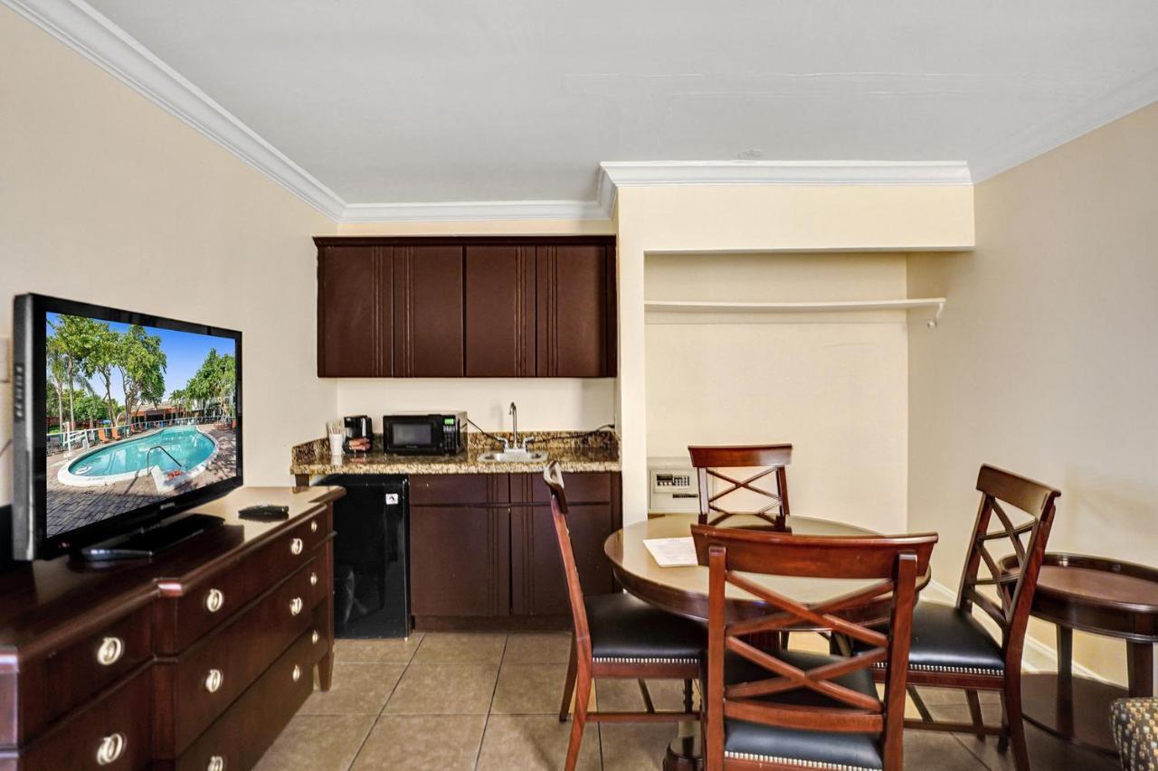 Lauderdale Grand Oakland Park