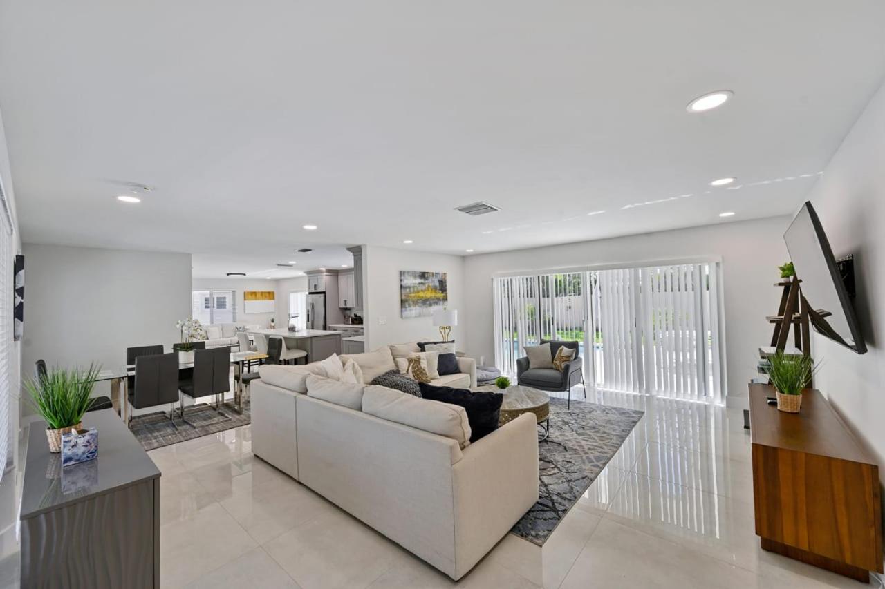 Sail Away Beach Sleeps 10 Heated Pool