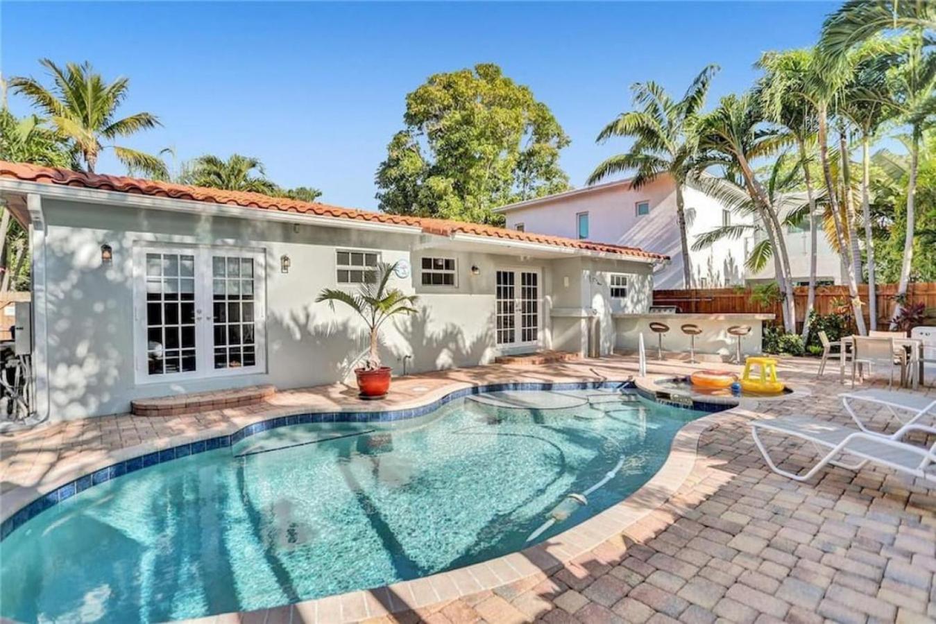Holiday home Chic Victoria Park With Heated Pool And Fort Lauderdale