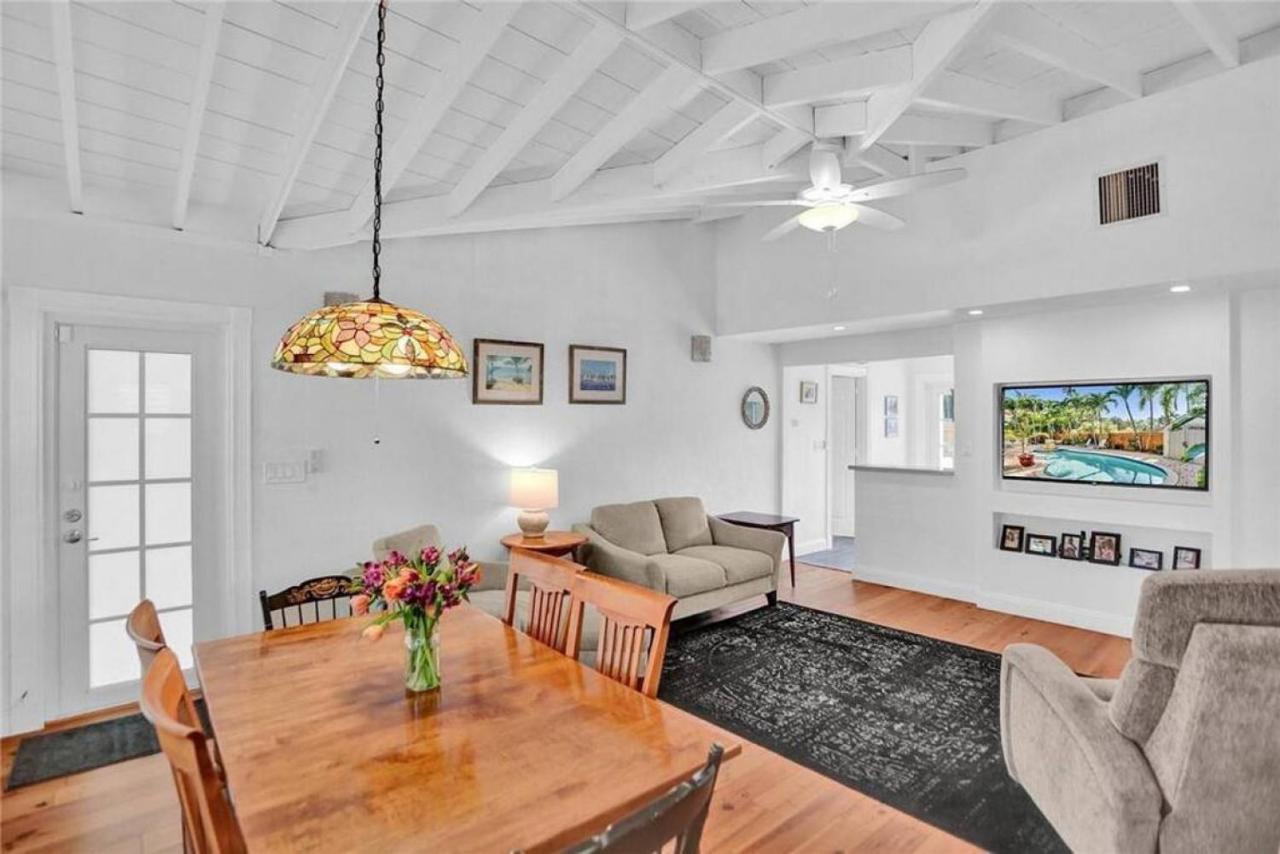 Chic Victoria Park With Heated Pool And Holiday home