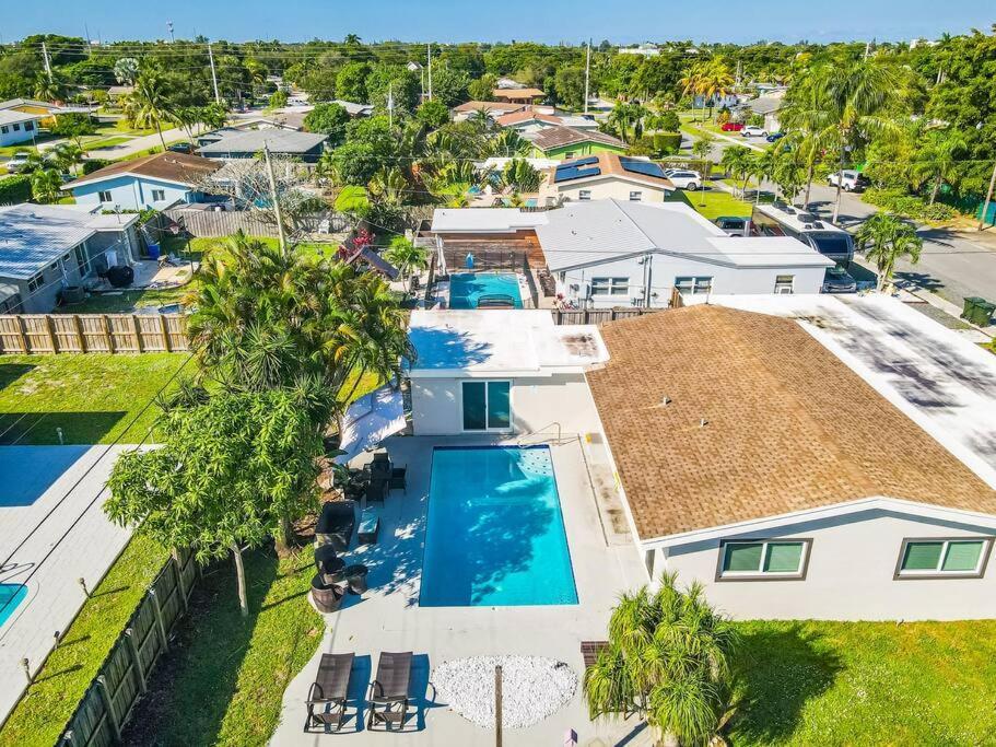 Stunning 5 Bedroom With Heated Pool And Game Villa *