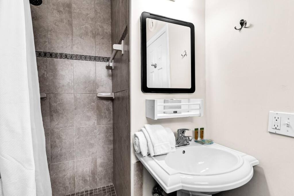 Stunning 5 Bedroom With Heated Pool And Game
