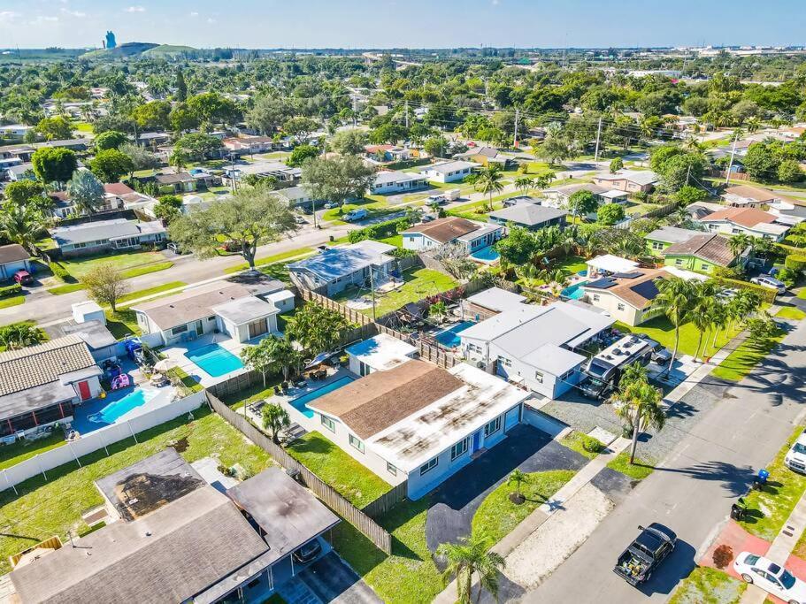 Stunning 5 Bedroom With Heated Pool And Game