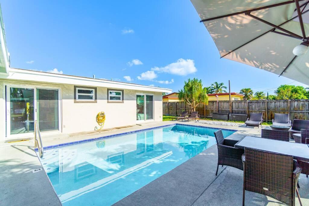 Stunning 5 Bedroom With Heated Pool And Game Villa *