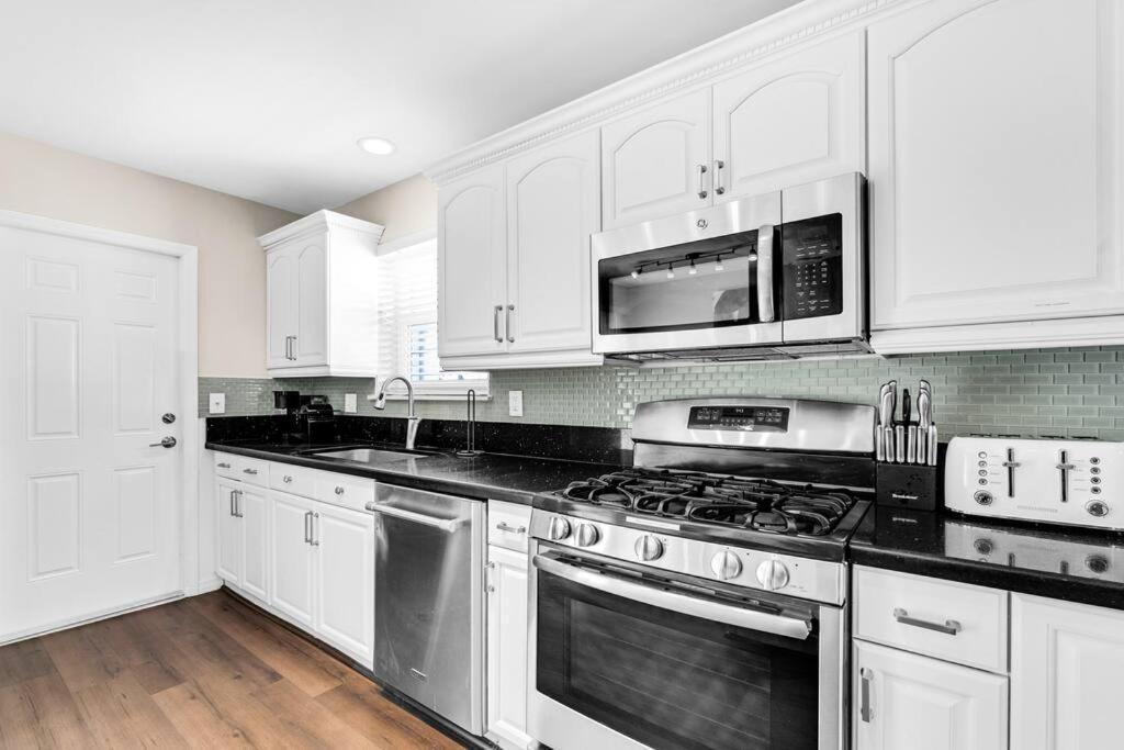 Stunning 5 Bedroom With Heated Pool And Game Villa Fort Lauderdale