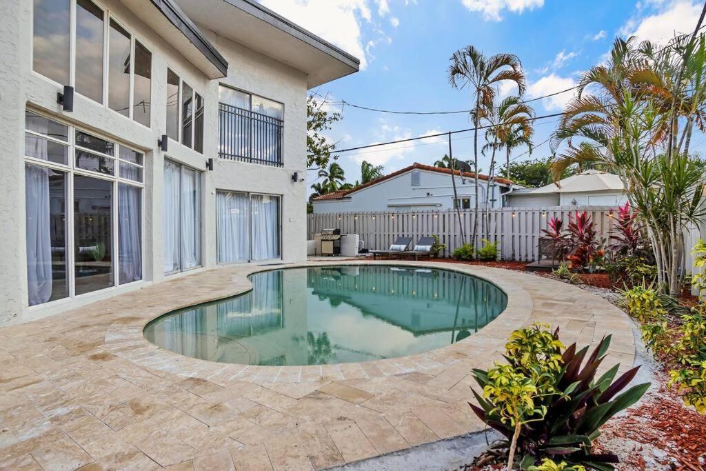 Holiday home Stunning 2 Story With Pool