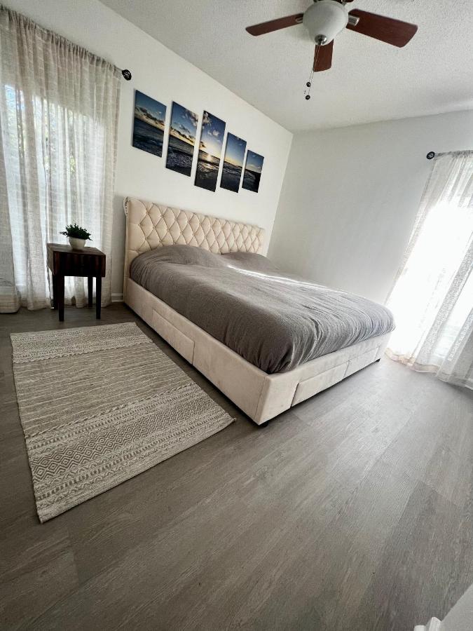Gorgeous Open Concept 4 Bedroom With Heated Pool And Lounge Area