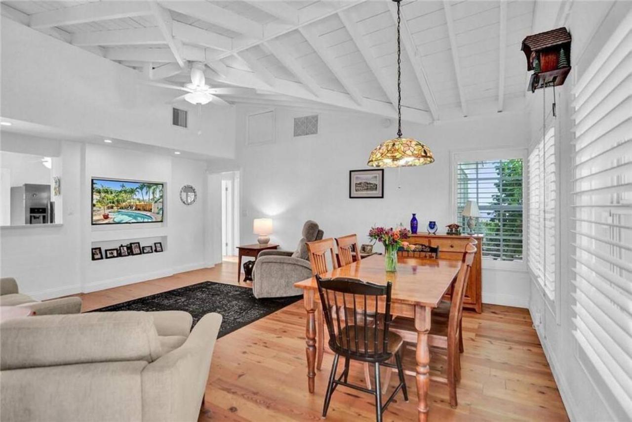 Holiday home Chic Victoria Park With Heated Pool And