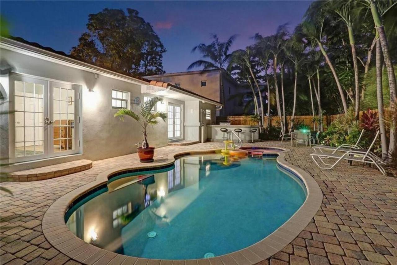 Chic Victoria Park With Heated Pool And Holiday home *