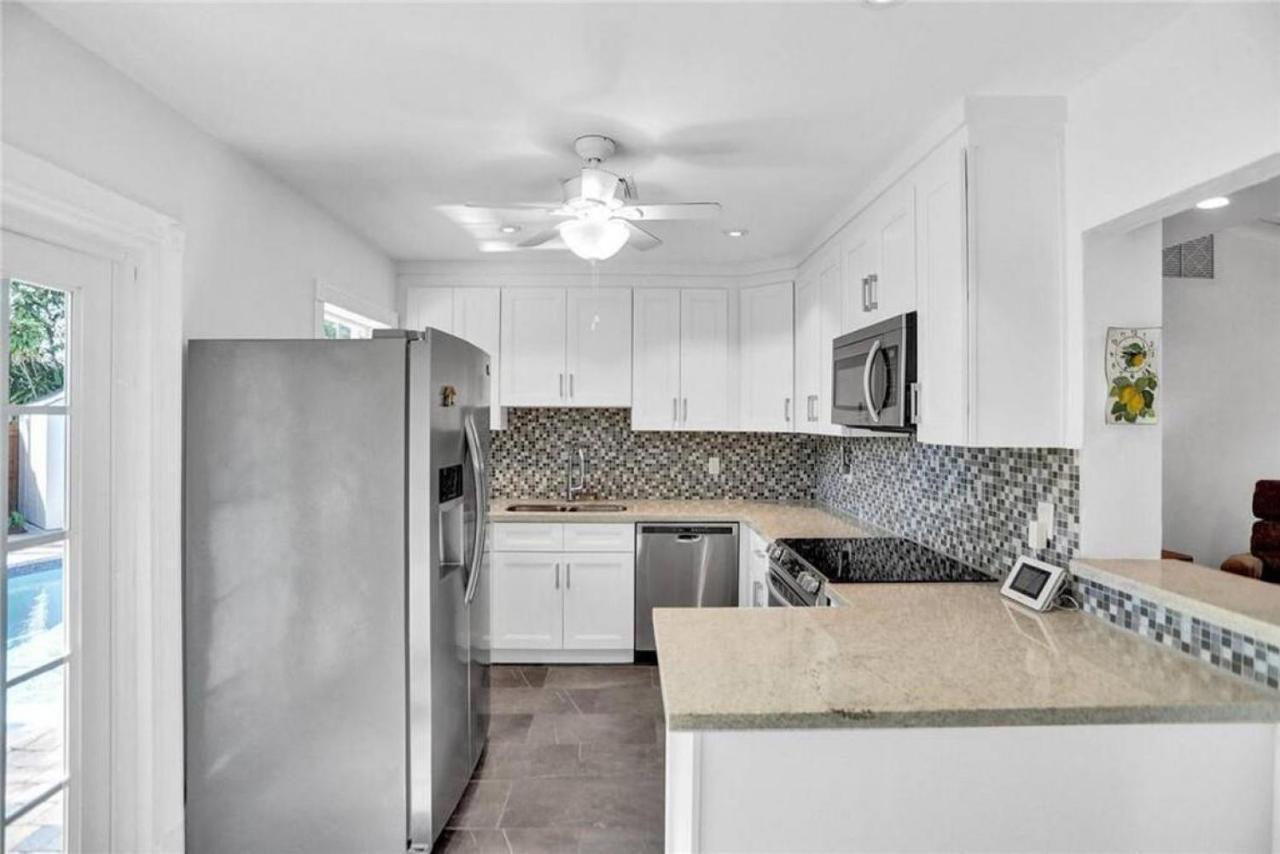 Chic Victoria Park With Heated Pool And Holiday home Fort Lauderdale