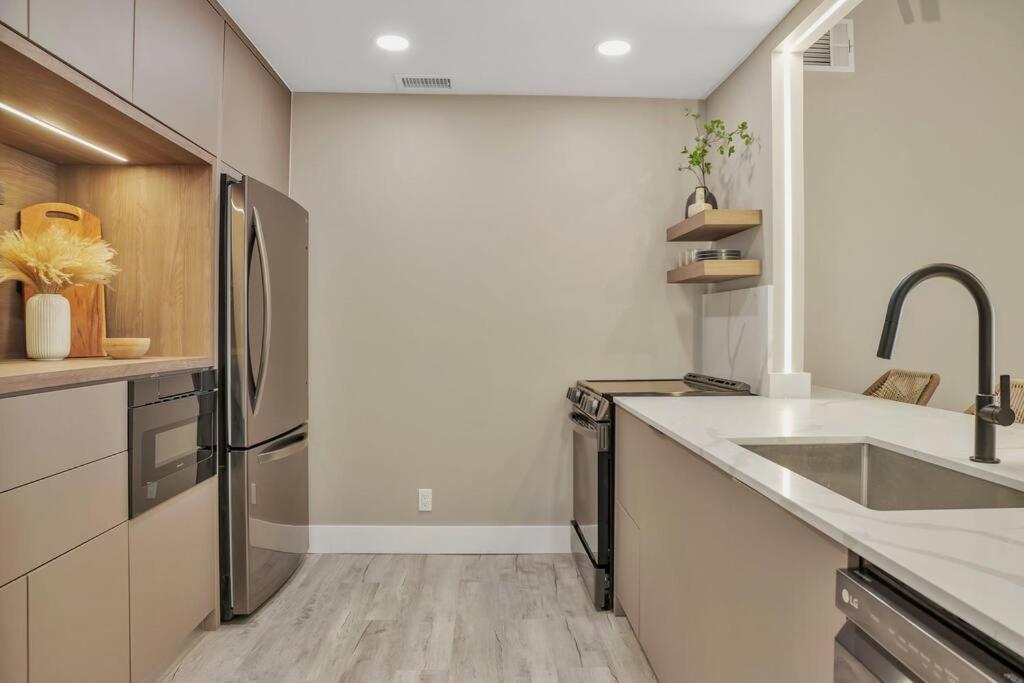 Holiday home Stunning 2 Story With Pool Fort Lauderdale