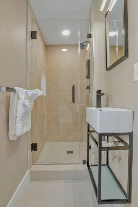 Holiday home Stunning 2 Story With Pool Fort Lauderdale