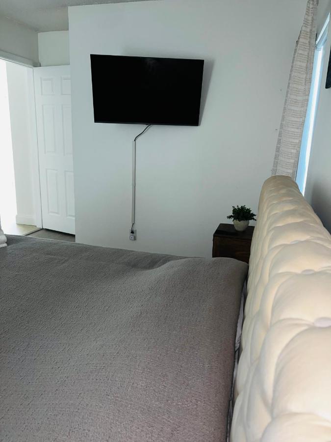Villa Gorgeous Open Concept 4 Bedroom With Heated Pool And Lounge Area *
