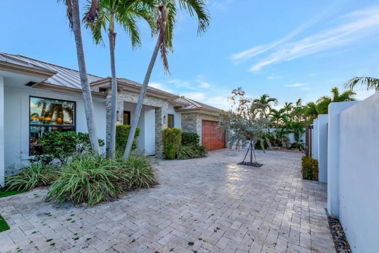 Lynoras Luxe Estate 3 Bedroom 3 Bath With Modern Design And Heated Pool * Fort Lauderdale