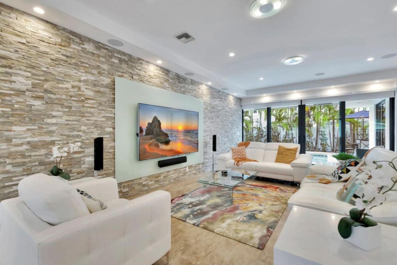 Lynoras Luxe Estate 3 Bedroom 3 Bath With Modern Design And Heated Pool Holiday home Fort Lauderdale