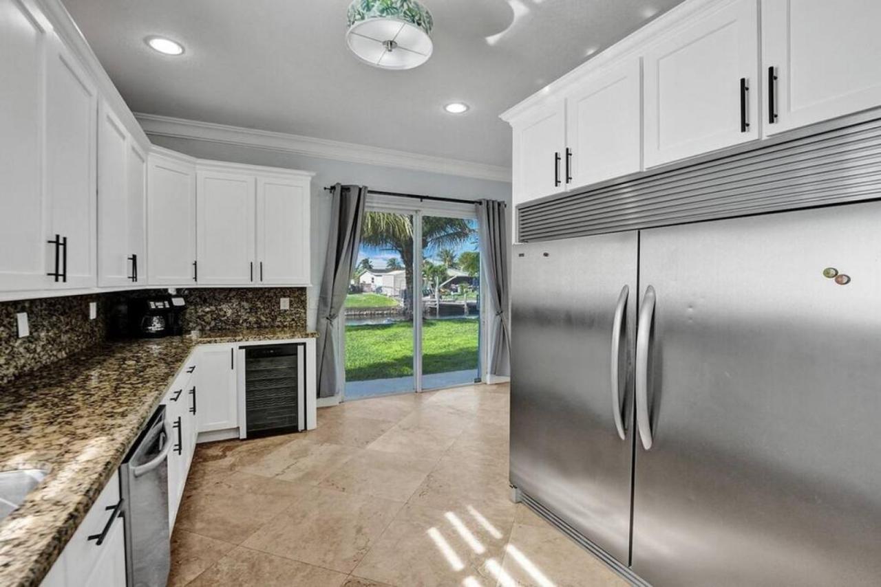 Hot Tub! Roof Top! Firepit! Boat Dock! *
