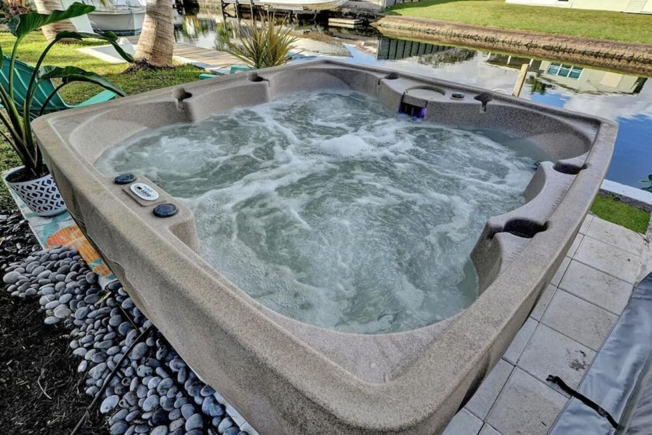 Hot Tub! Roof Top! Firepit! Boat Dock! Holiday home