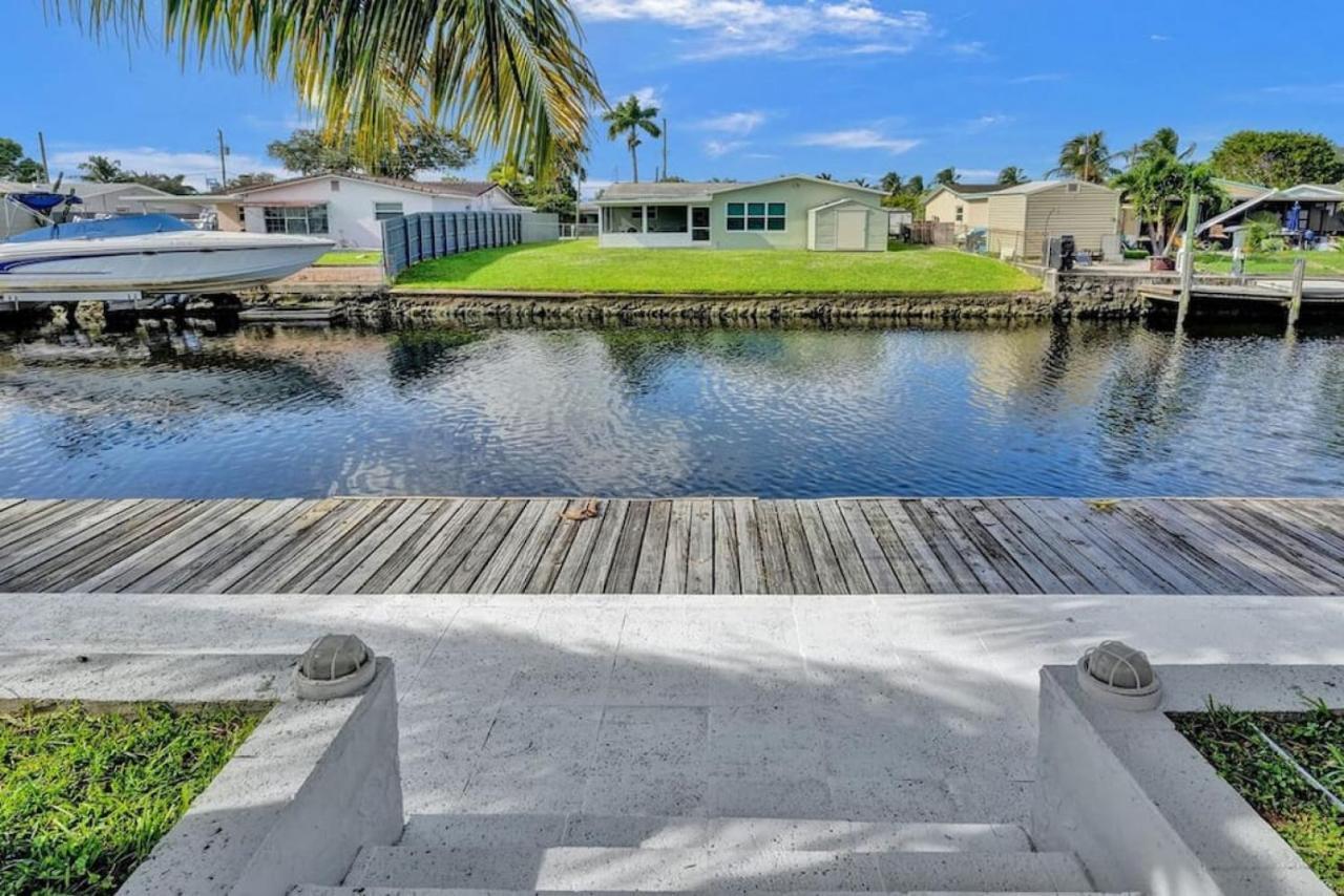 Hot Tub! Roof Top! Firepit! Boat Dock! Holiday home *