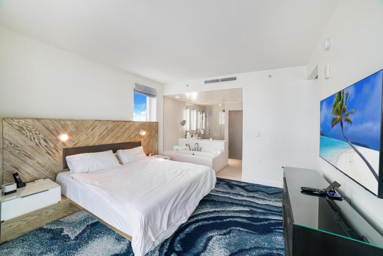 Last Min Weeknd Sale! Luxury Corner 1 Bedroom W With Fantastic Intercoastal Views, Pool & Hot Tub Apartment *