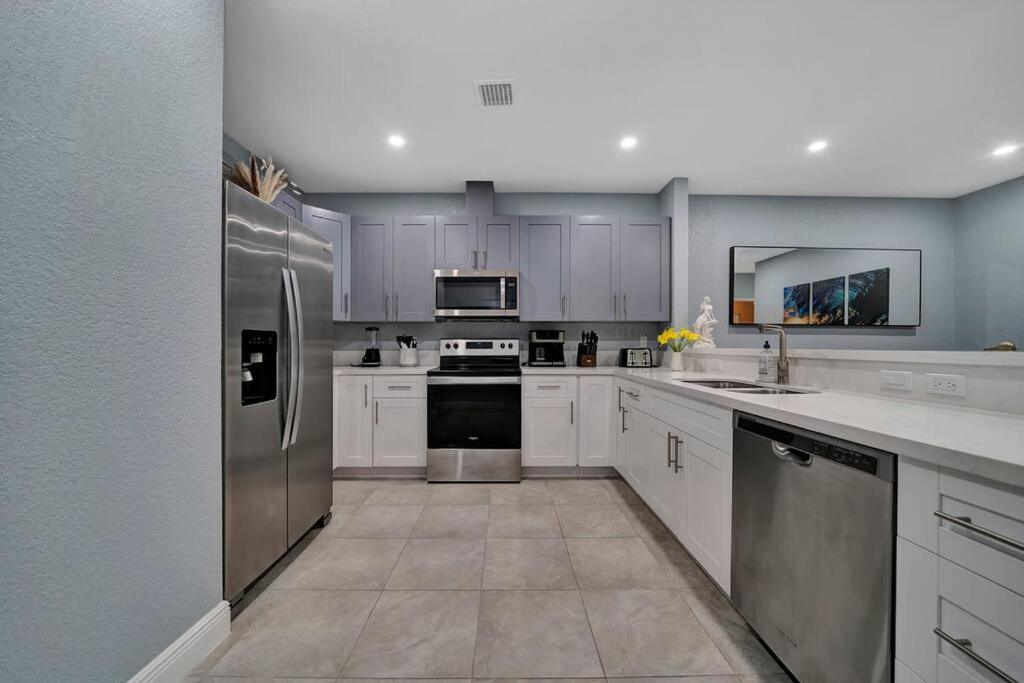 Luxury Duplex In Heart Of Lauderdale Near The *