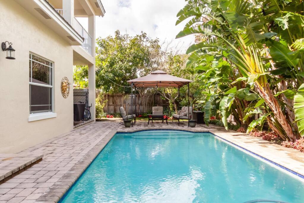 Lauderdale * Fort Lauderdale