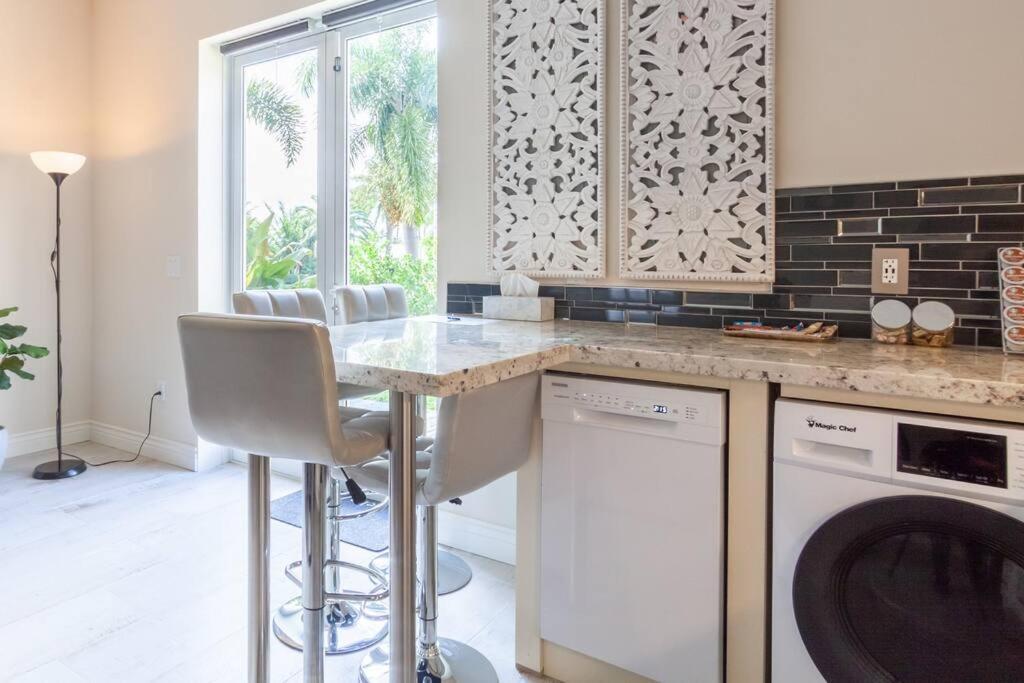 Lauderdale Apartment