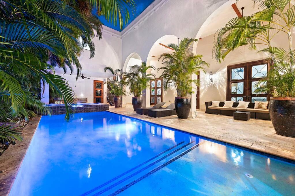 In Lauderdale With Gym Pool Jacuzzi Sleeps 12 Guest Holiday home Fort Lauderdale