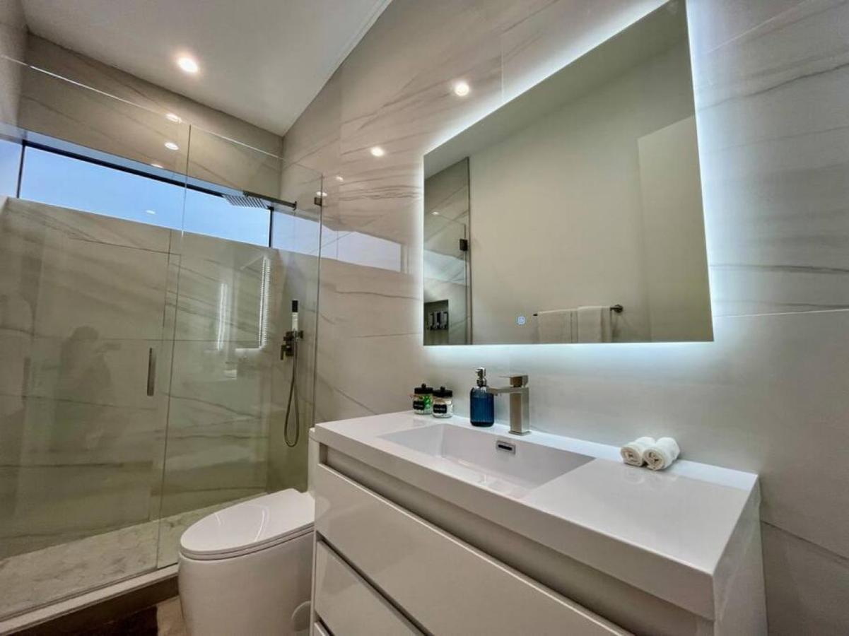 Botanical Oasis With 2 Pools Holiday home Fort Lauderdale