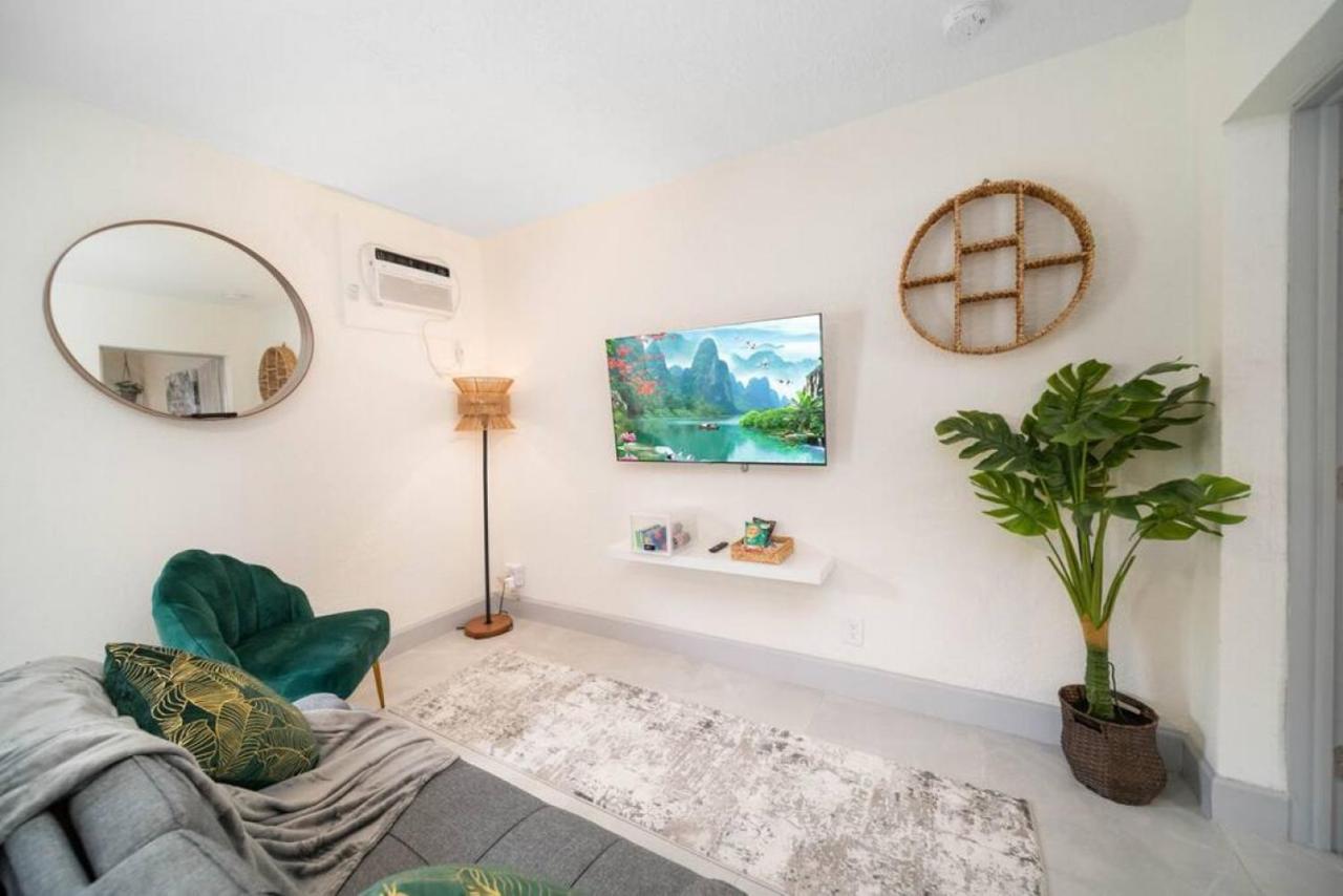 Newly Renovated Tropical Oasis Near Olas Apartment Fort Lauderdale