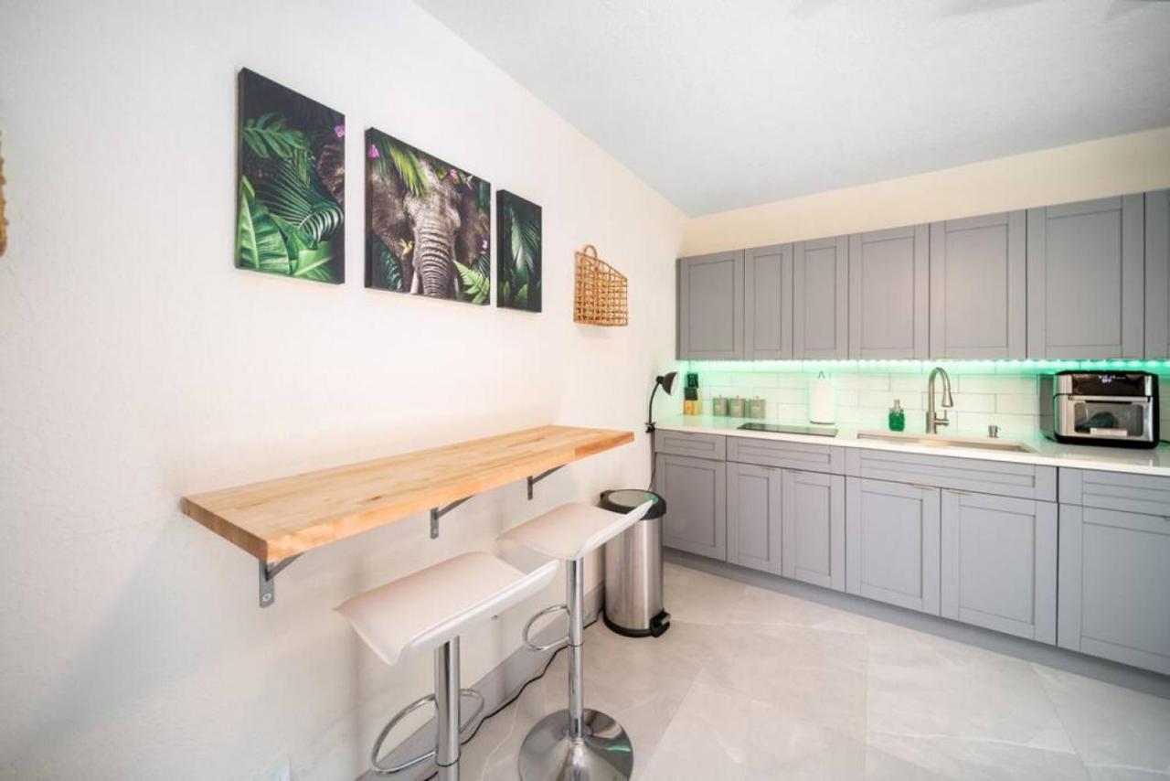 Newly Renovated Tropical Oasis Near Olas Apartment Fort Lauderdale