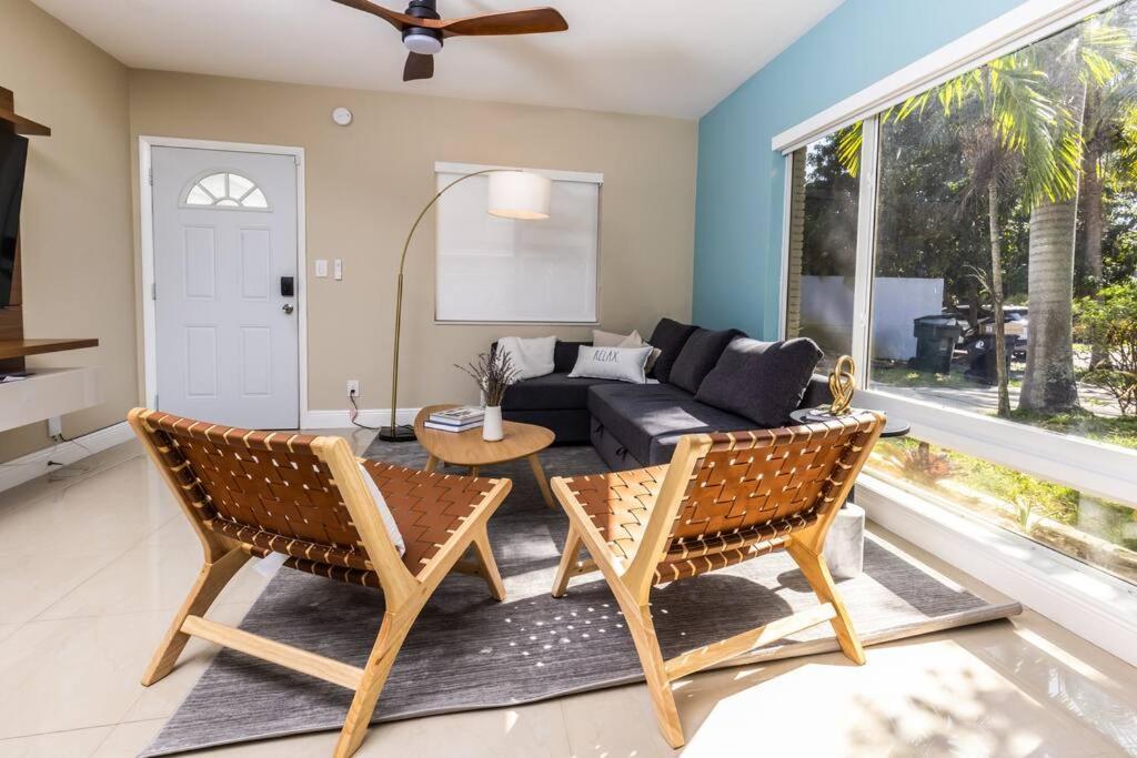 Escape & Enjoy W/ Jacuzzi + Patio, Fire Pit, Gym Holiday home *